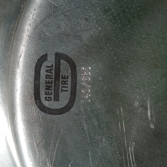 General Tire silver decorative car plate 1982 vintage antique - Picture 3 of 4